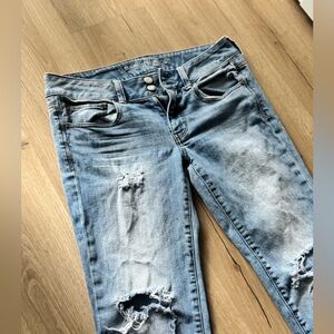 American Eagle Outfitters Light Blue Cropped Jeans